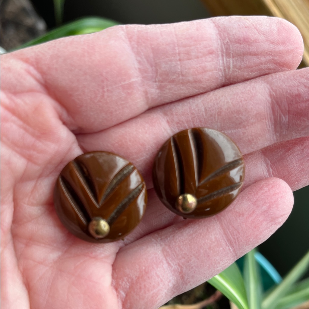 Vtg Carved Round Bakelite Chocolate Brown Screw Back Earrings Mcm Estate